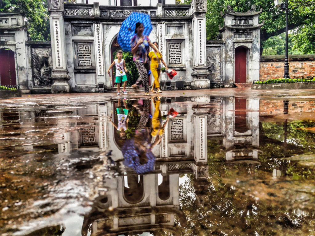 3em3-hanoi-vietnam-temple-of-literature-gate