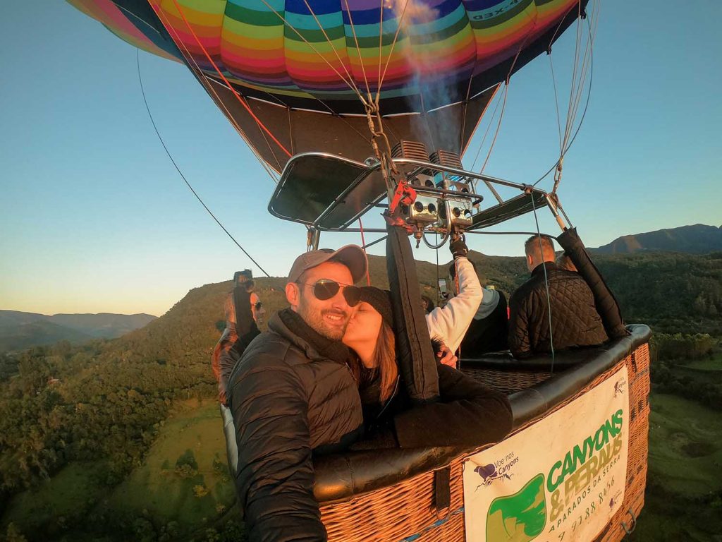 Passeio de balão com a Canyons e Peraus