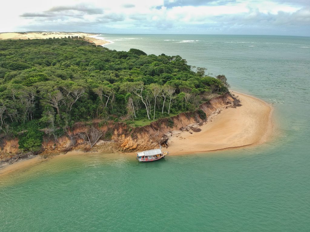 Barco na Lagoa de Guaraíras, em Pipa RN