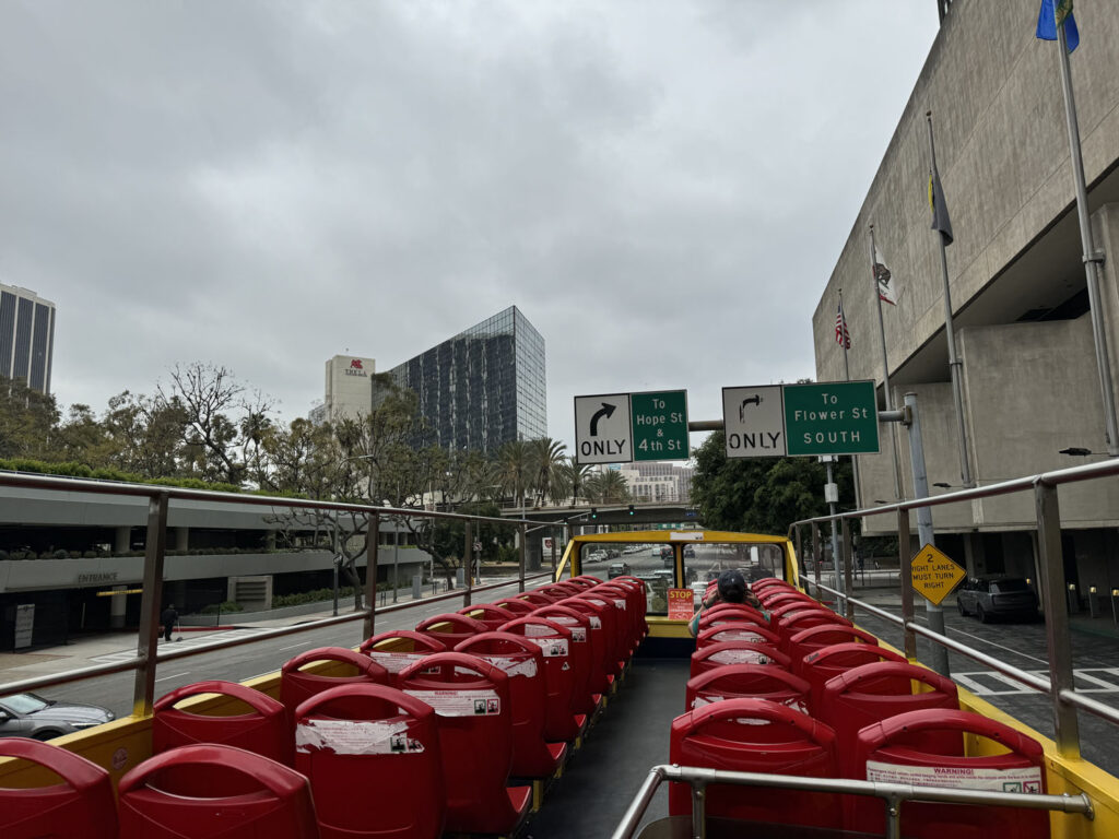 onibus hop on hop off citysightseeing starline bus downtown los angeles