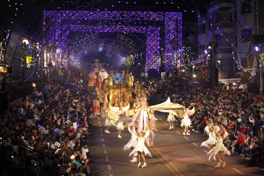 o grande desfile de natal - brocker - gramado - foto Cleiton Thiele