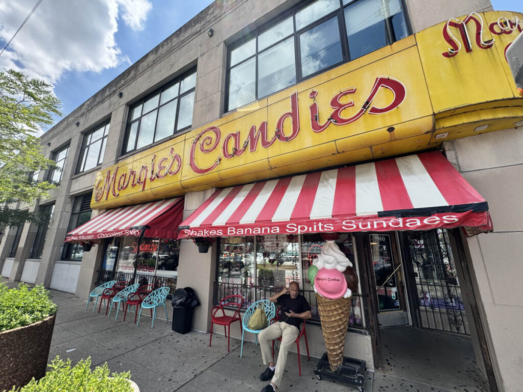 Chicago Movies Filmes Series chicago yes chef the bear margies candies ice cream sorvete sundae sydney