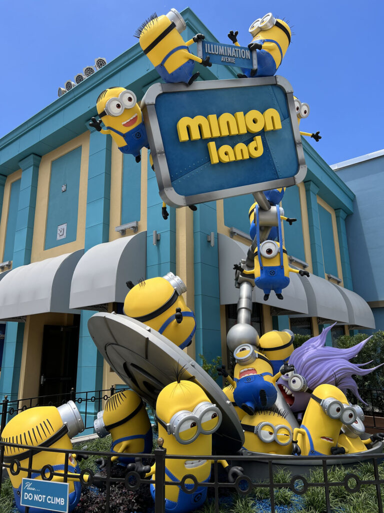 Universal Studios orlando florida 3em3 minions minion land