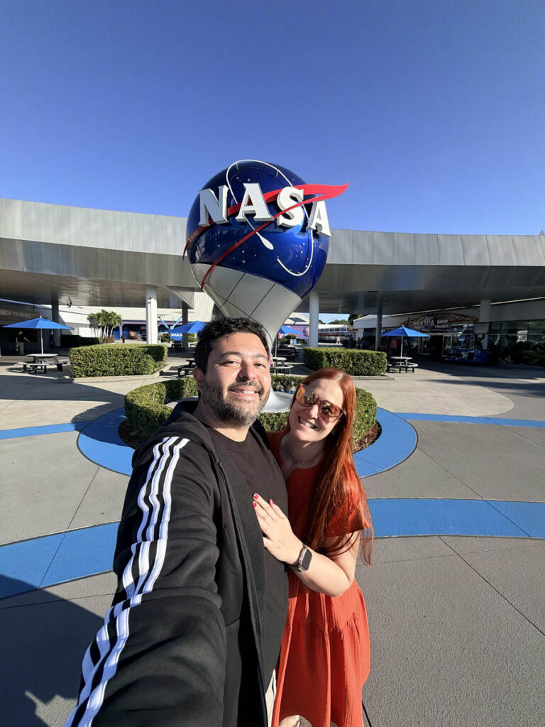 Kennedy Space Center NASA parque cabo canaveral orlando logo 3em3