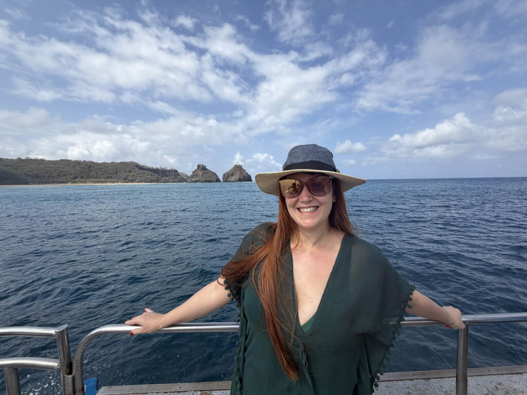 fernando de noronha pernambuco PE 3em3 atalaia passeio de barco catamara