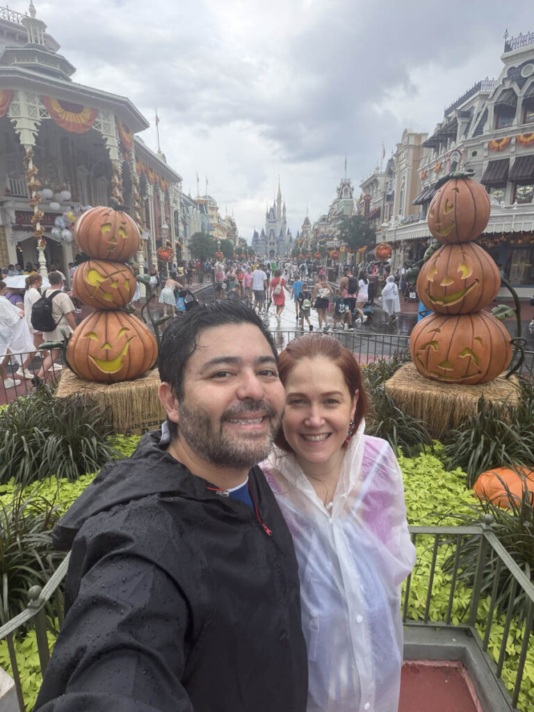 halloween orlando disney magic kingdom not so spooky castelo mickey