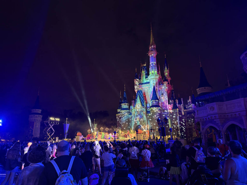 halloween orlando disney magic kingdom not so spooky castelo mickey hocus pocus